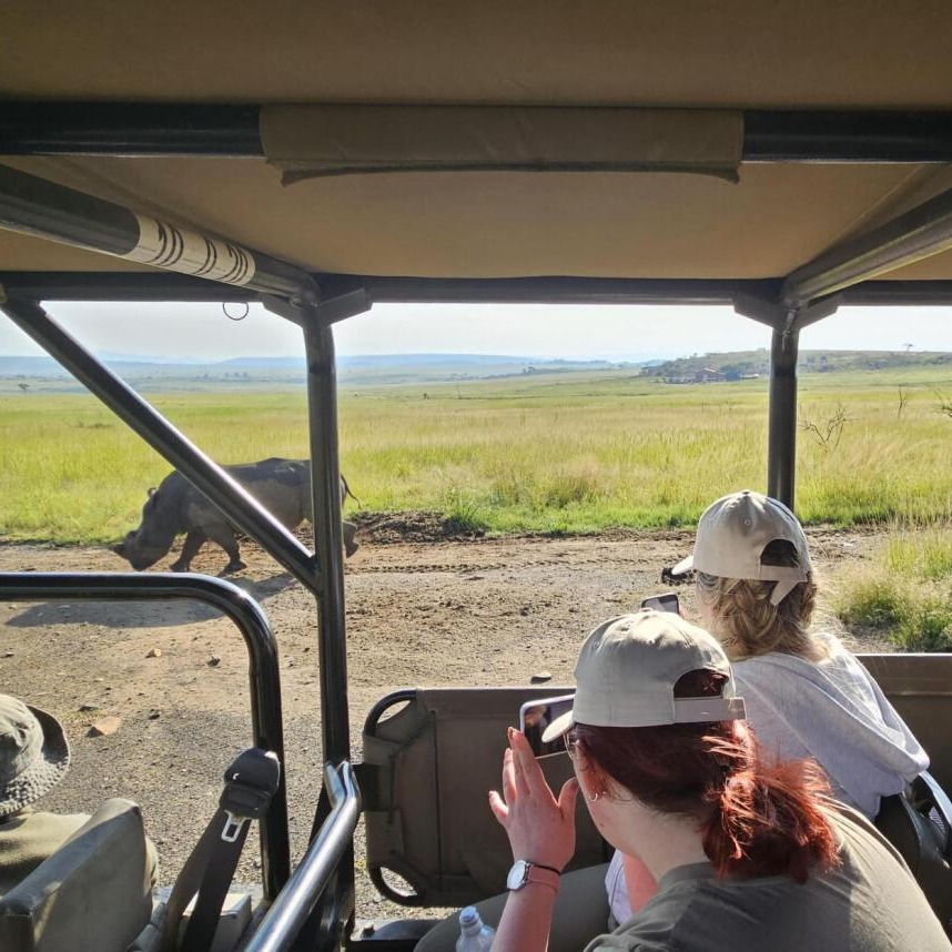 Game drive through Hluhluwe-iMfolozi Game Reserve — Big Five safari sunrise KwaZulu-Natal
